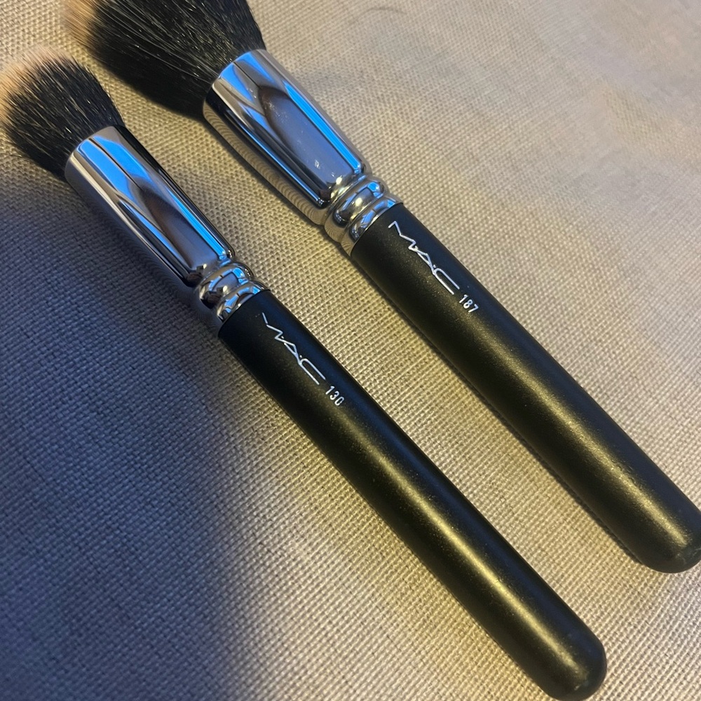 MAC Cosmetics 130 and 187 Makeup Brushes - Picture 3 of 6